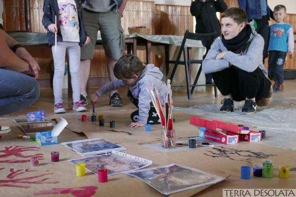 Malowidła naskalne na papierze