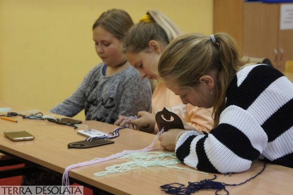 zajęcia z tkactwa (1) Tkactwo - warsztaty dla dzieci i młodzieży