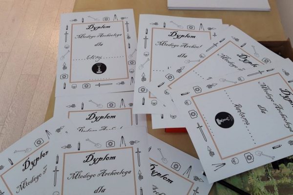 dyplomy dla podopiecznych fundacji dyplomy dla uczestników warsztatów z Fundacją Ocalenie