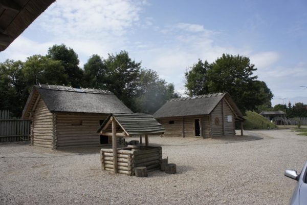 Rekonstrukcje na terenie skansenu w Grudusku Rekonstrukcje na terenie skansenu w Grudusku