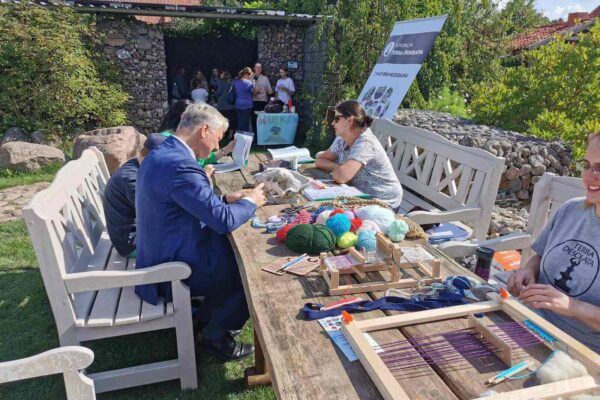 received_1149184132705183_Easy-Resize.com (1) received_1149184132705183_Easy-Resize.com (1)