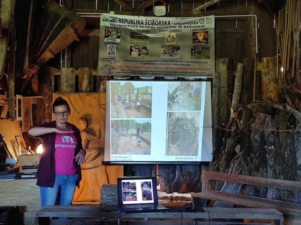 Iwona wygłasza referat