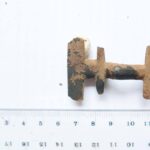 Zapinka szczeblowa na białym tle z miarką