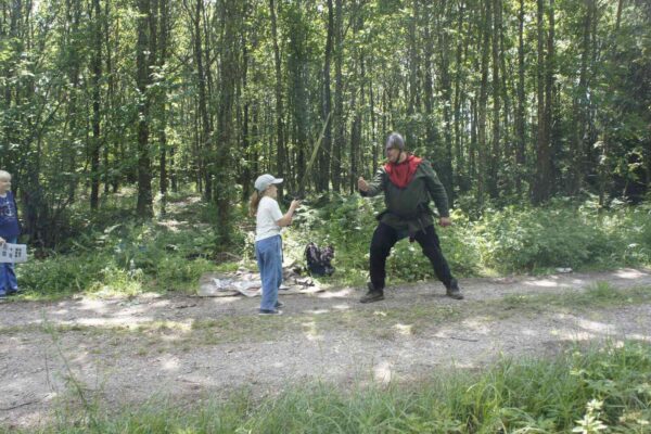 Pan Jaćwing (Piotr przebrany w reko strój) walczy z graczem