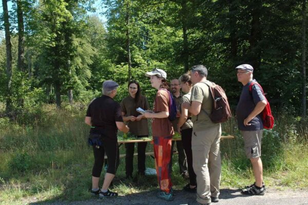 gracze na stoisku Nadleśnictwa Czerwony Dwór