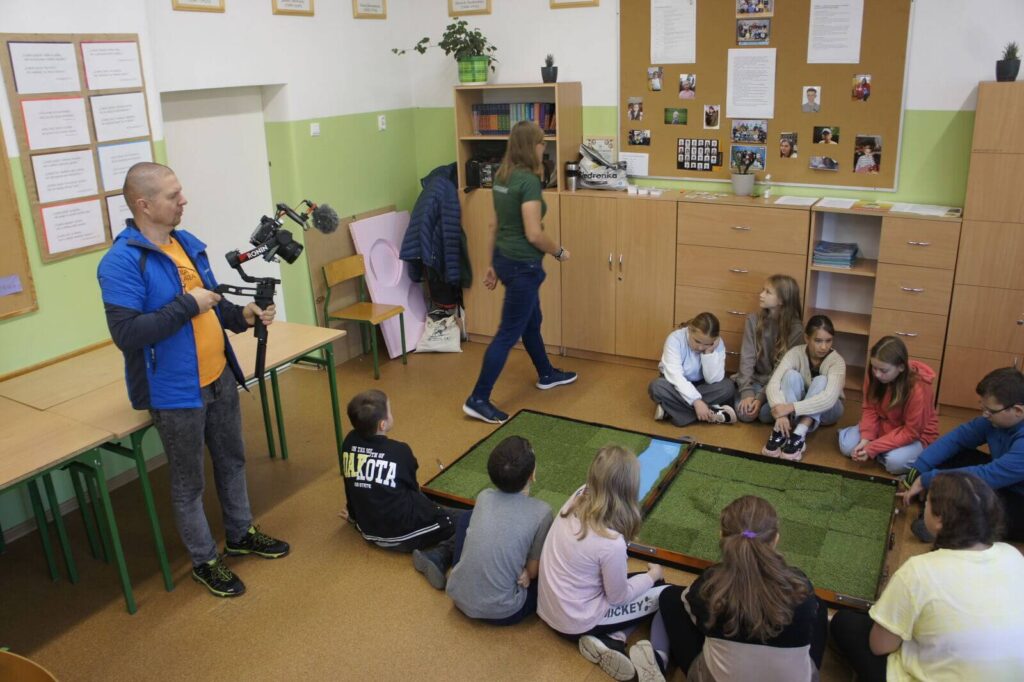 Trwa rozgrywka, Bartek kręci zdjęcia do filmu o Prapuszczy