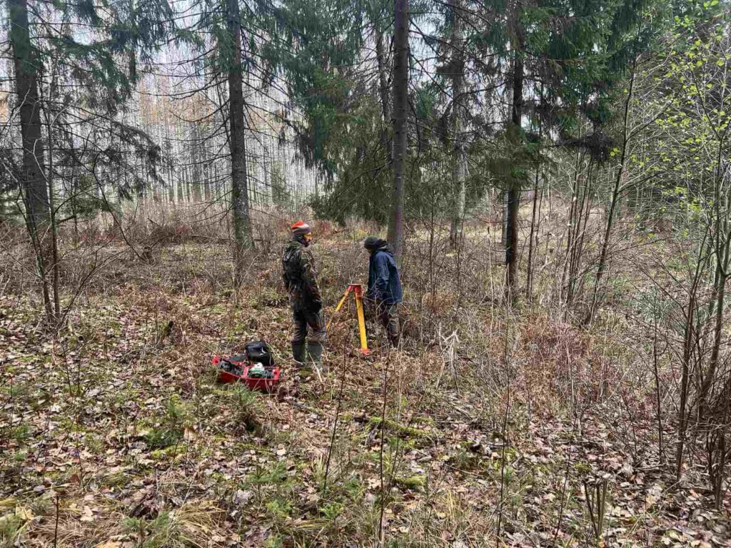 Geofizycy rozstawiają sprzęt