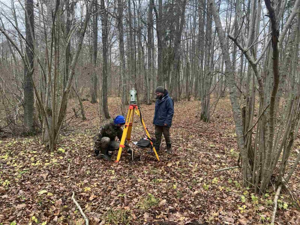 Geofizycy poprawiają tachimetr