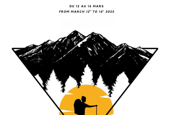 plakat Bibracte_Easy-Resize.com Plakat z opisem konferencji u góry i szeregiem logotypów u dołu. Po środku rysunek wędrowca na tle słońca, nad nim czarny zarys gór odbijających się w jeziorze