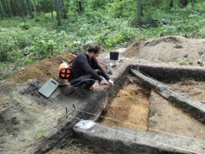 Paweł spryskuje profil do skanu.