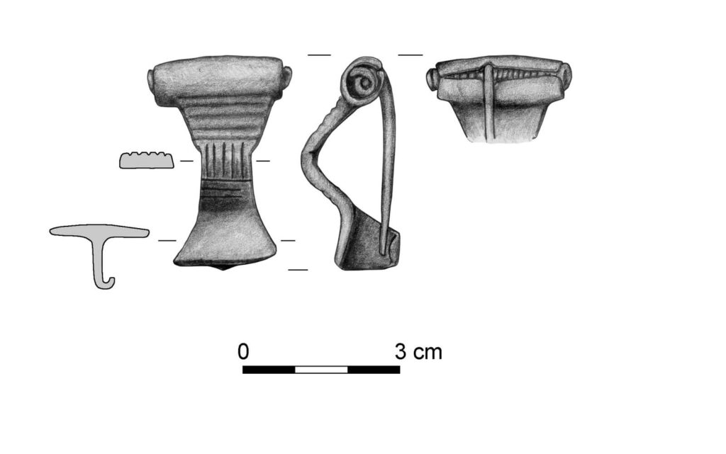 Rysunek dokumentacyjny zapinki. Widziana z kilku stron i w przekroju.