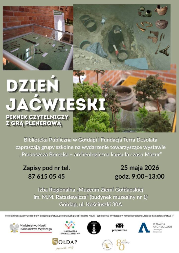 Plakat wydarzenia. U góry kolaż z trzech zdjęć (widok na gablotę z zabytkami, obrazek z plakatu wystawy i zdjęcie makiety). Z lewej tytuł, niżej dane o wydarzeniu i logotypy.
