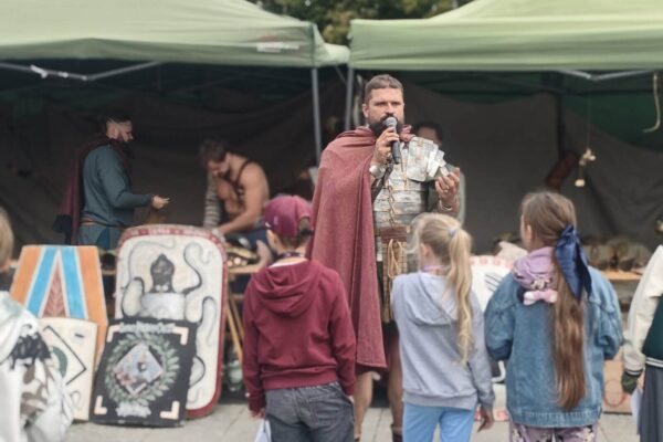 jjj Rzymianin edukator opowiada młodzieży o starożytnym imperium i jego tajemnicach
